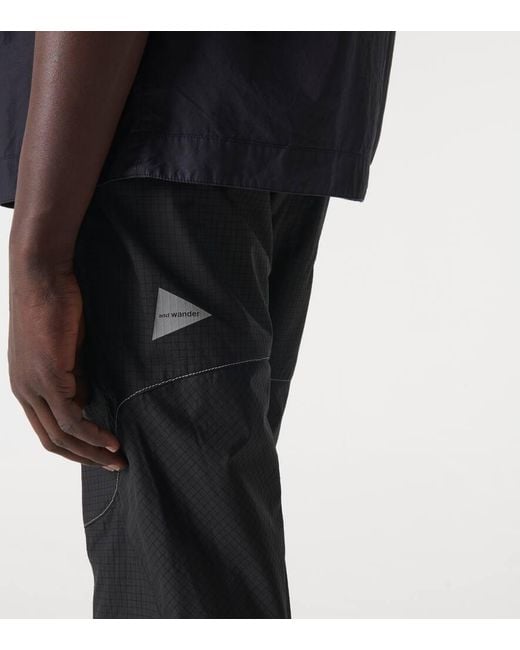Pantalones rectos de nylon ripstop And Wander de hombre de color Black