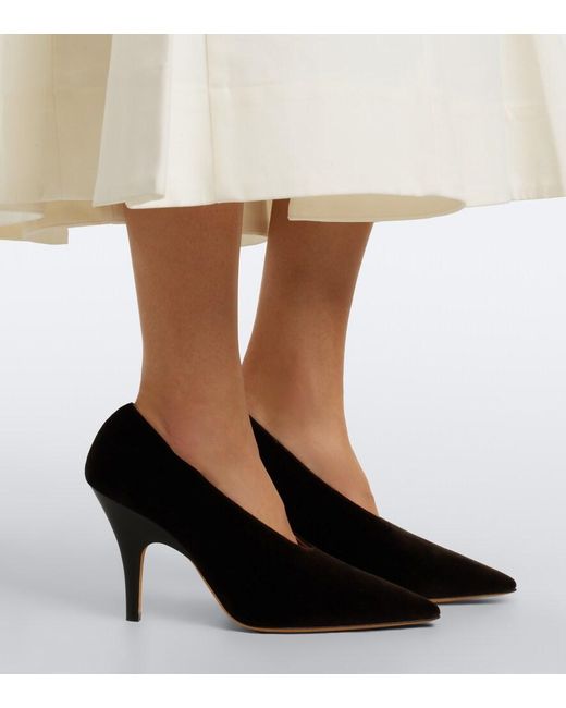 Le Monde Beryl Black Petra Velvet Pumps