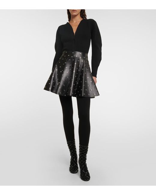 Minifalda de piel adornada con ojales Alaïa de color Black