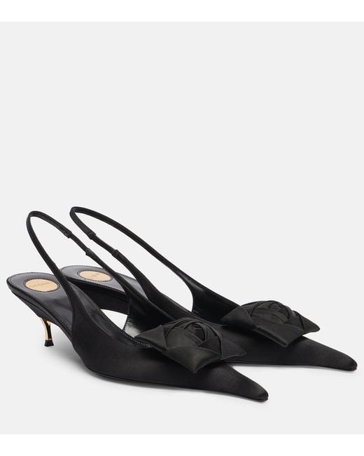 Salones Destalonados Dakota 50 De Crepe Saten Saint Laurent de color Black