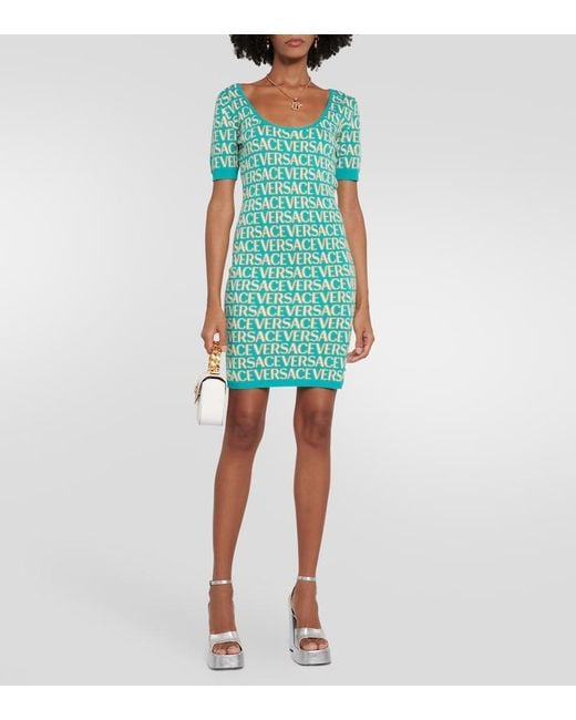 Monogramm Strick -Mini -Kleid Versace de color Green