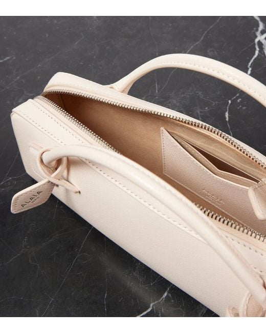 Clutch Le Teckel di Alaïa in Natural