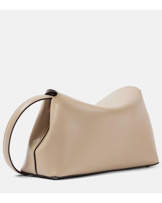 Totême  Natural Clutch T-Lock Aus Leder