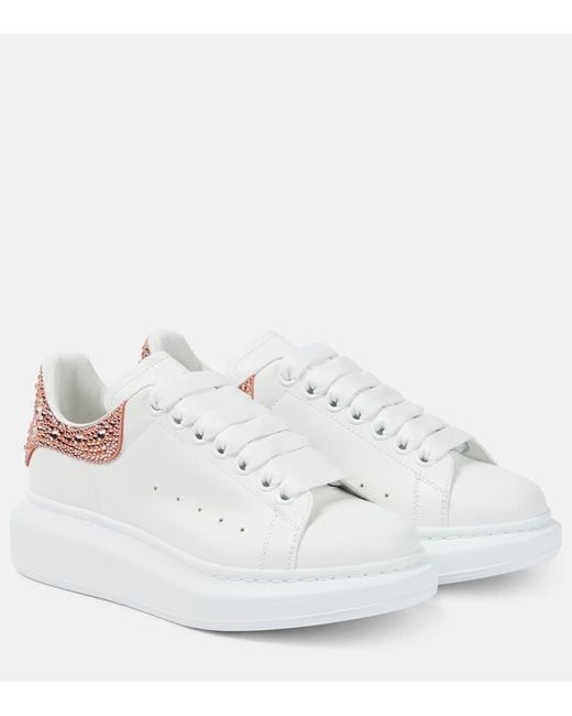 Zapatillas de piel adornadas Alexander McQueen de color White