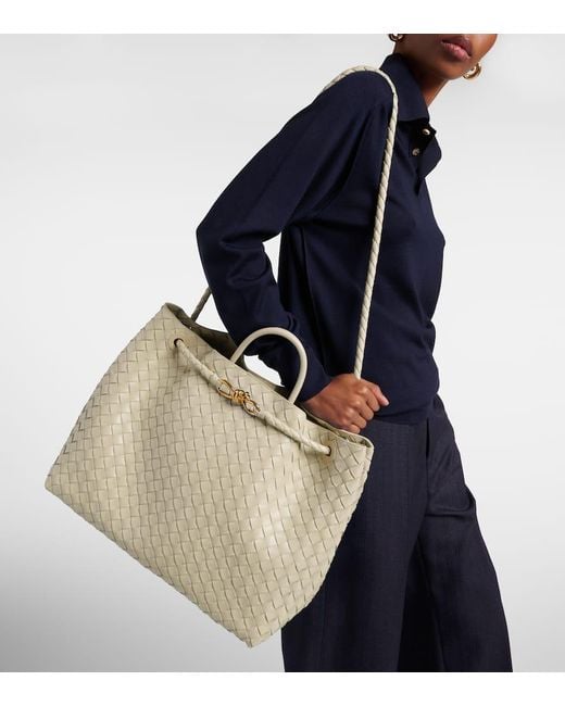 Borsa Andiamo Large di Bottega Veneta in Natural