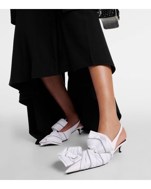 Zapato salón knife chemise de 40 mm Balenciaga de color White