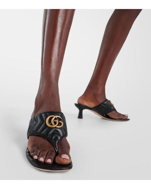 Sandalias de piel con GG Gucci de color Gray