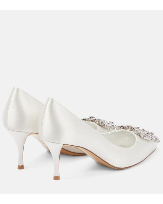Roger Vivier White Flower Strass Embellished Satin Pumps