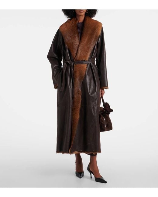 Abrigo Envolvente De Piel Con Borrego Magda Butrym de color Brown
