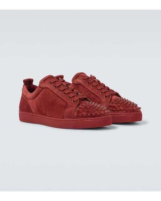 Baskets Louis Junior Spikes En Daim Christian Louboutin pour homme en coloris Red