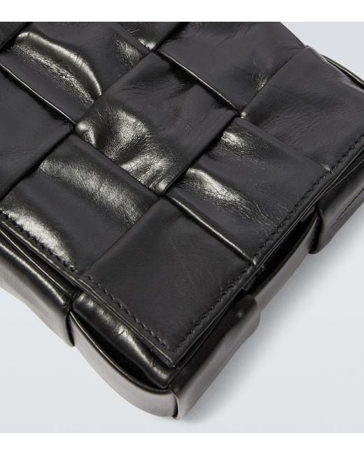 Bottega Veneta Crossbody Bag Cassette Small Aus Leder in Black für Herren
