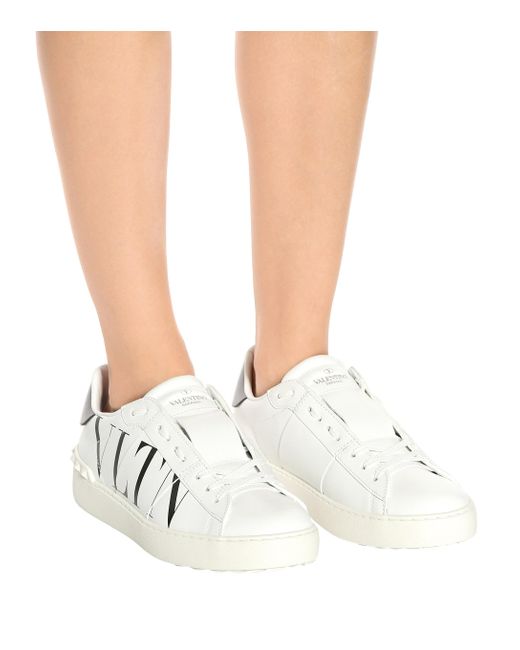 Valentino Garavani Leather Valentino Garavani Vltn Low-top Sneakers in  White - Save 57% - Lyst