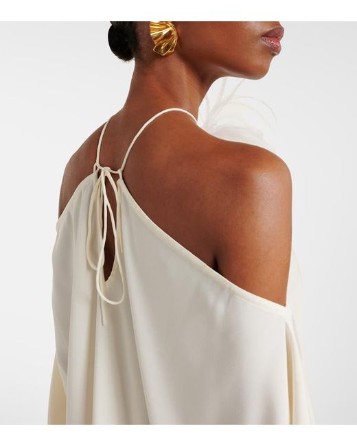 ‎Taller Marmo White One-Shoulder-Robe Mit Federn