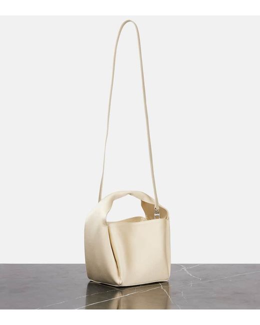 Totême  White Bucket-Bag Petite Aus Satin