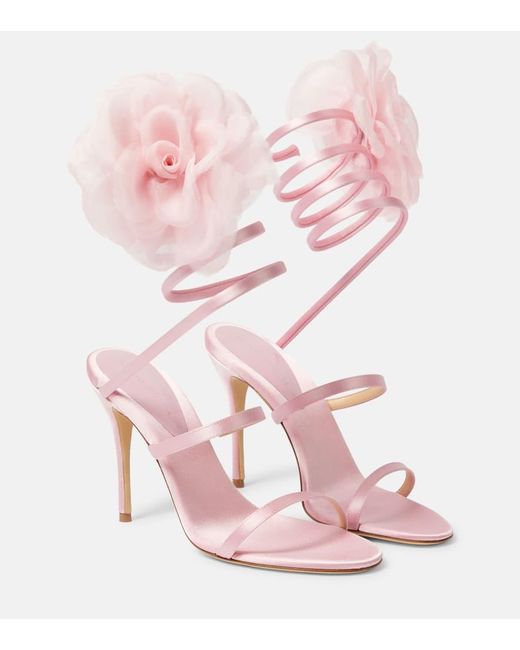 Sandalias de saten con apliques florales Magda Butrym de color Pink