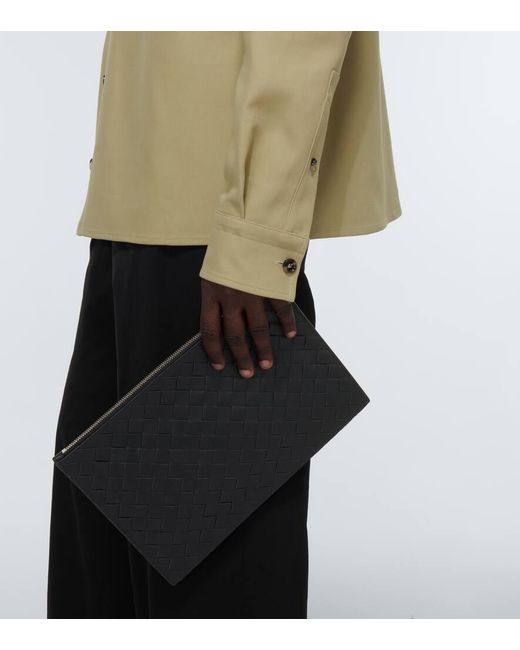 Bottega Veneta Etui Mit Riemen Intrecciato Large Aus Leder in Black für Herren