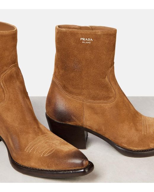 Bottines En Daim Prada en coloris Brown