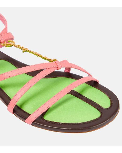 Jacquemus Multicolor Leder Sandalen mit Gold Logo Charme