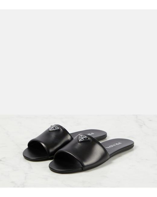 Sandalias de piel Prada de color Black