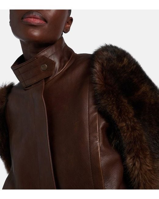 Chaqueta Cropped De Piel Con Borrego Chloé de color Brown