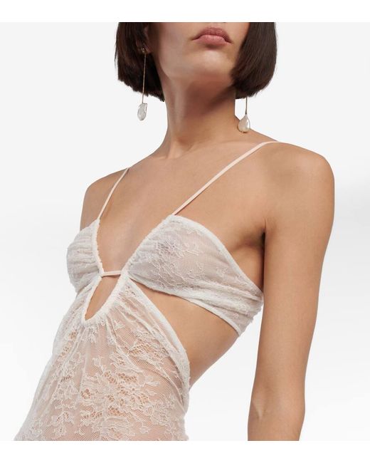 Vestido De Novia En Encaje Con Aberturas Nensi Dojaka de color White