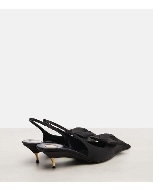Salones Destalonados Dakota 50 De Crepe Saten Saint Laurent de color Black