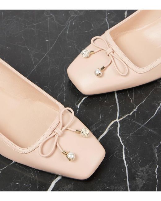 Salones Elme 45 De Piel Con Lazo Jimmy Choo de color Natural