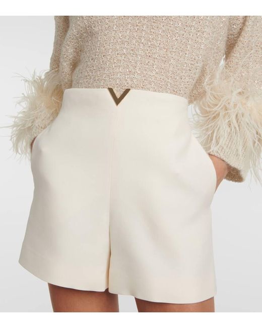 Shorts VLogo de crepe de seda y lana Valentino de color White
