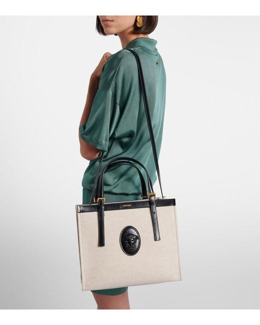 Shopper Riviere Small di Versace in Black