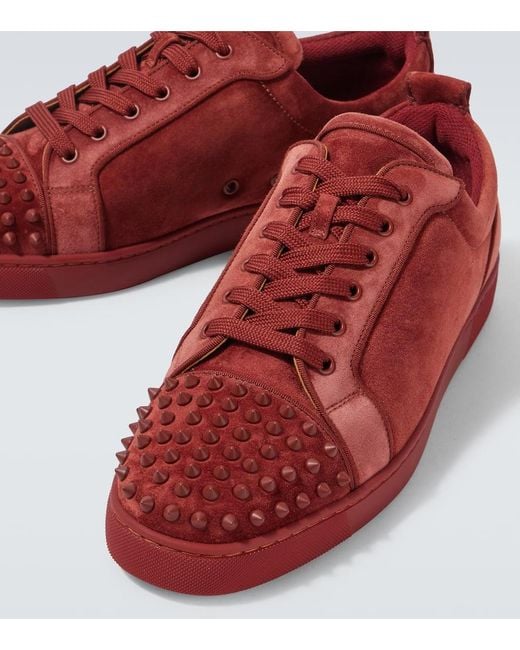 Baskets Louis Junior Spikes En Daim Christian Louboutin pour homme en coloris Red