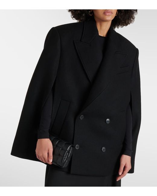Capa cruzada cropped de lana virgen Wardrobe NYC de color Black