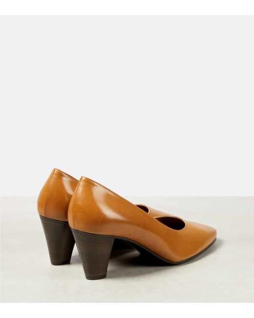 Pumps Charlotte in pelle di The Row in Brown