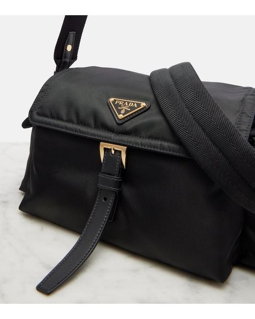 Borsa Explore Medium di Prada in Black