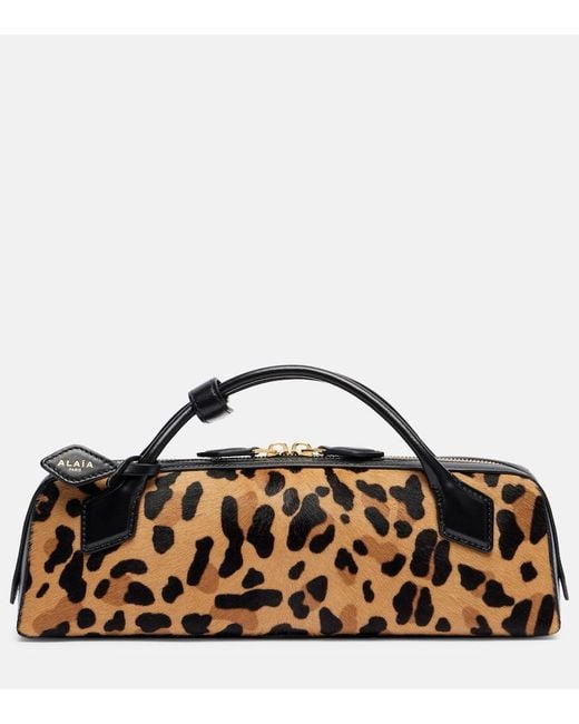 Clutch Le Teckel di Alaïa in Brown