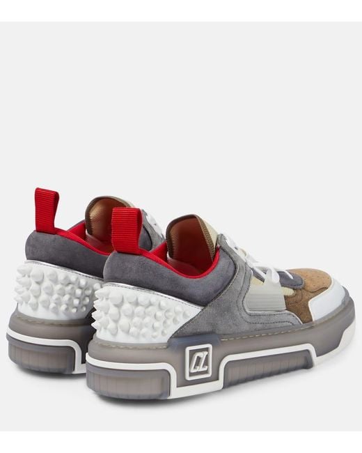 Sneakers Astroloubi in suede con borchie di Christian Louboutin in Gray