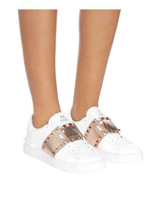 Valentino Garavani Valentino Garavani Rockstud Untitled Leather Sneakers in  White - Lyst