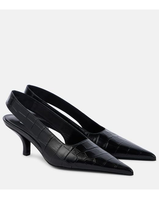 Salones Destalonados De Piel Grabada Totême  de color Black