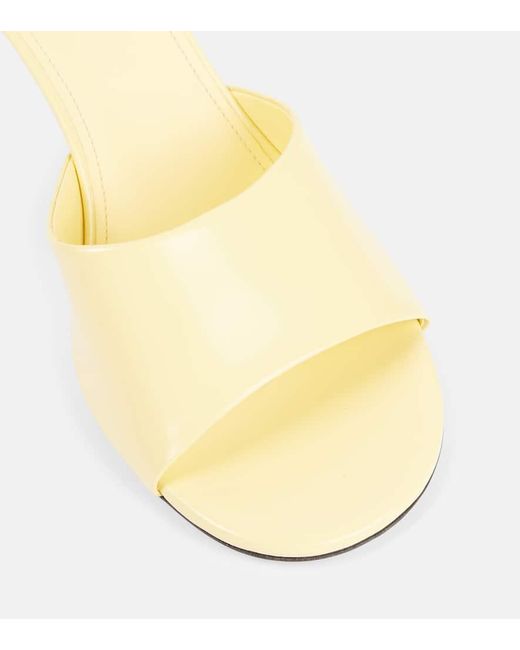 Mules Cubisto 70 di Jacquemus in Metallic