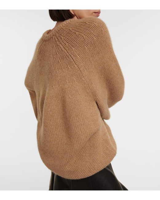 Pullover Nalani in cashmere di Khaite in Brown