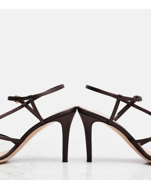 Sandales Strappy 85 En Satin Gianvito Rossi en coloris Metallic