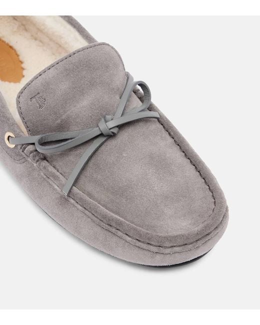 Mocassins Gommino En Daim Et Shearling Tod's en coloris Gray