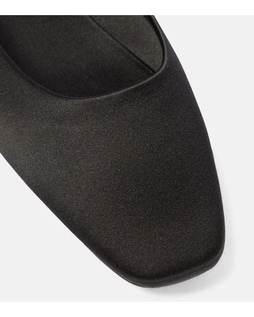 Slippers Lido in crepe di raso di Saint Laurent in Black