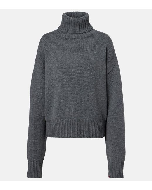 Extreme Cashmere Gray N°434 Crop Xtra Turtleneck Sweater