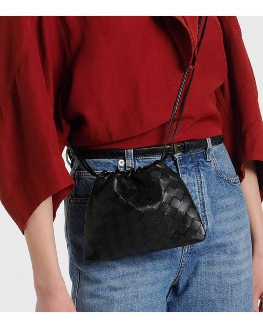 Borsa A Tracolla Dustbag Small di Bottega Veneta in Black