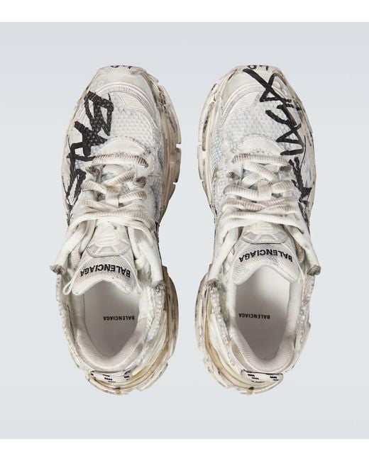 Sneakers distressed Runner Graffiti di Balenciaga in Metallic da Uomo