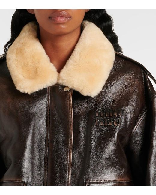 Veste En Cuir Et Shearling A Logo Miu Miu en coloris Black