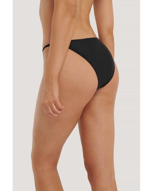 NA-KD Synthetik Swimwear Bikini-Höschen Mit Dünnen Schnüren Damen Bekleidung Bademode und Strandmode Bikinis und Badeanzüge 