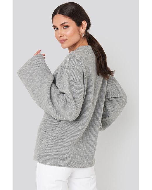 Round Neck Knitted Sweater in Gray 