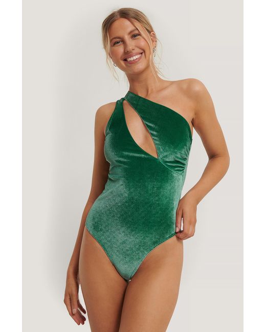 NA-KD Statement By Influencers Badpak Met Cut-out in het Green