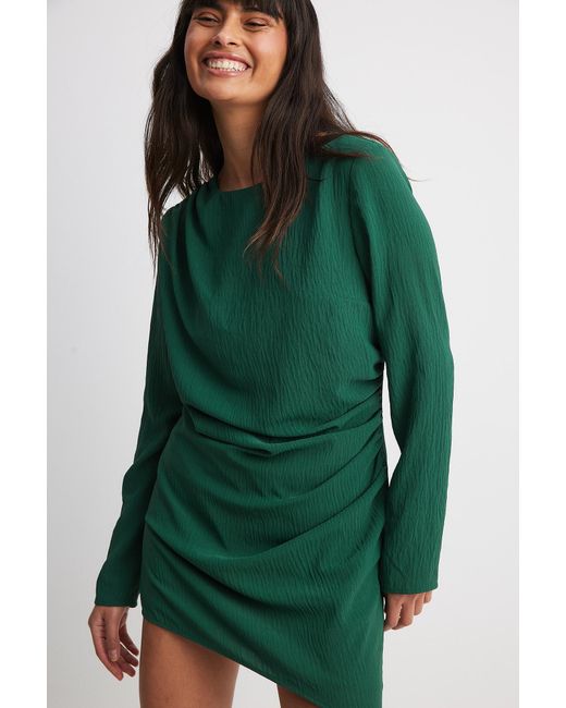 NA-KD Ingerimpelde Mini-jurk Met Gemarkeerde Taille in het Green